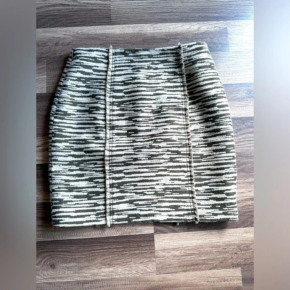 Worth wool textured pencil skirt size 4